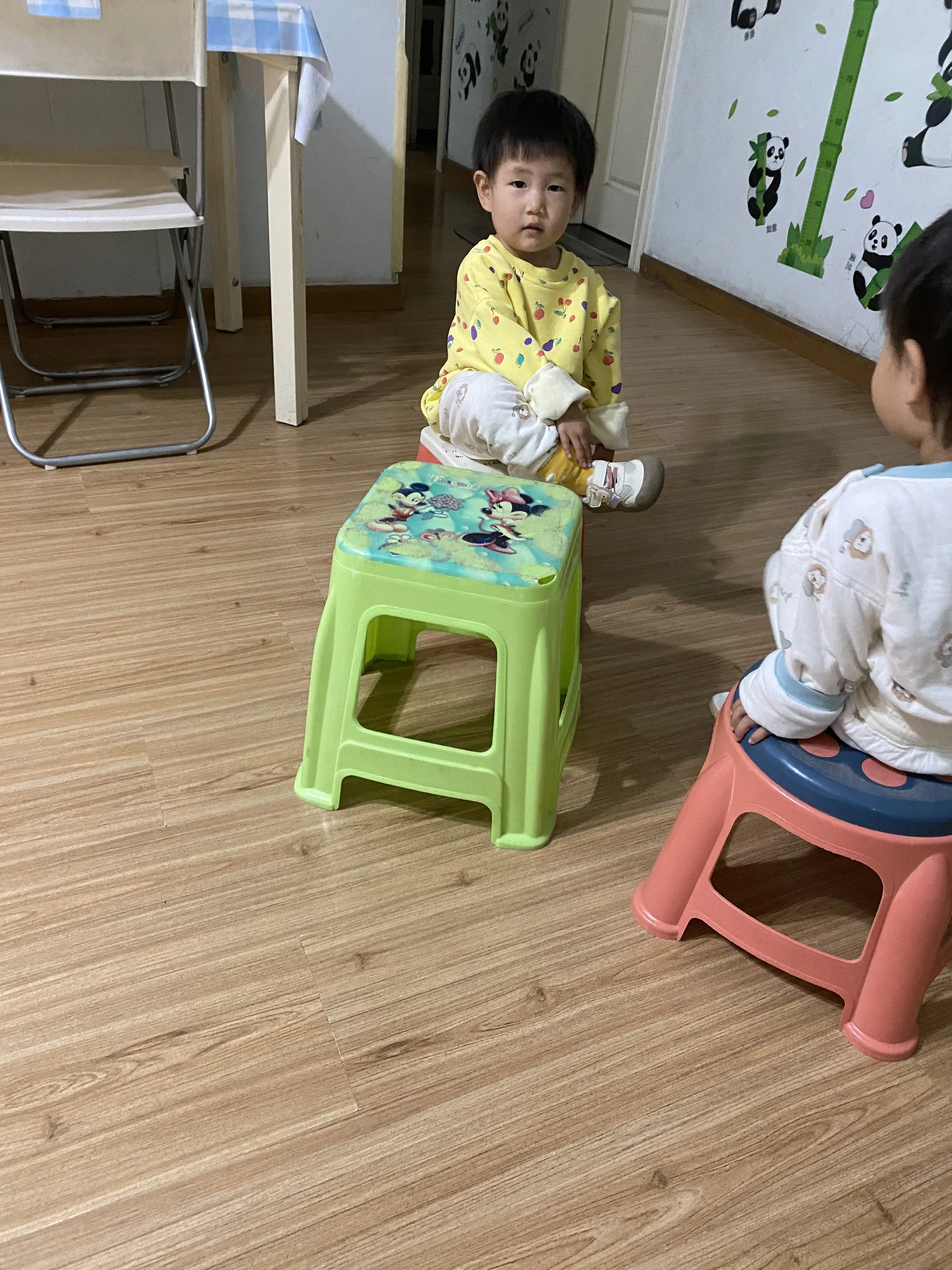 姐姐跷二郎腿