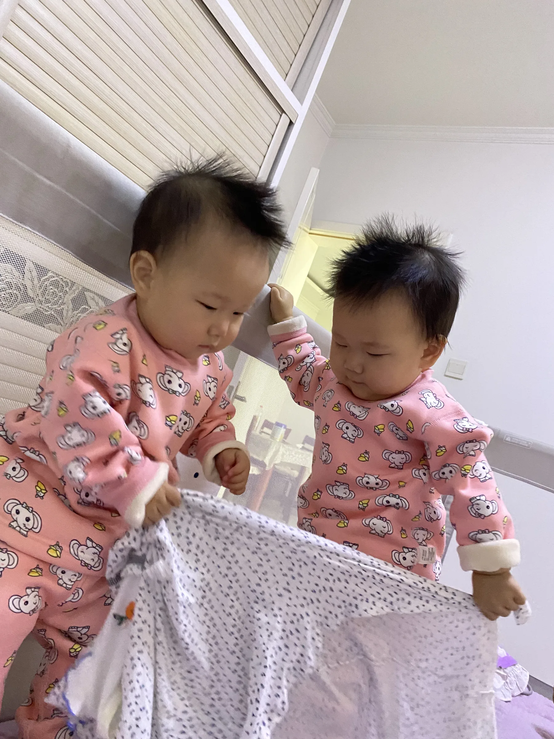 让咱俩看看这衣服结实不