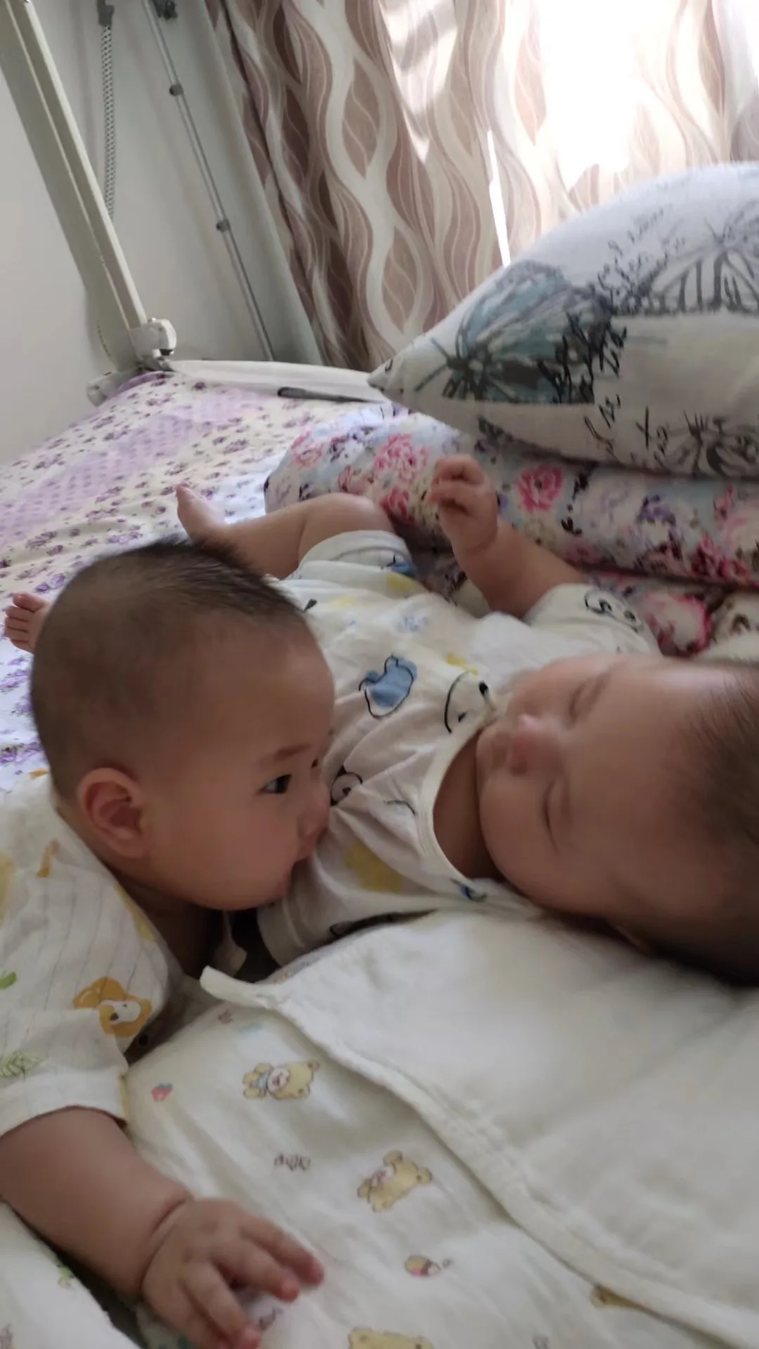 妹妹看姐姐